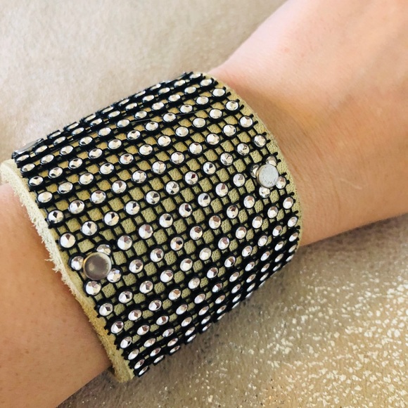 Jewelry - Bling rocker cuff